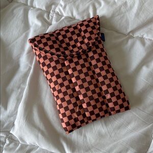 BAGGU Checkered Tablet Sleeve - Pink and Black